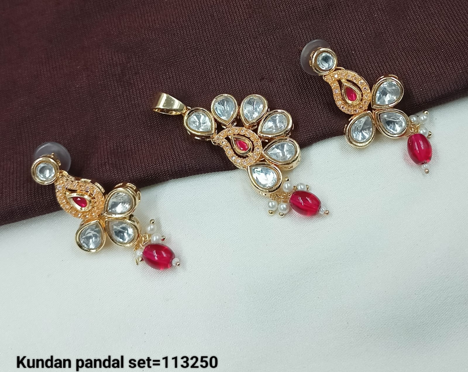 Intricate Kundan Pendant Set with Pearl Accents